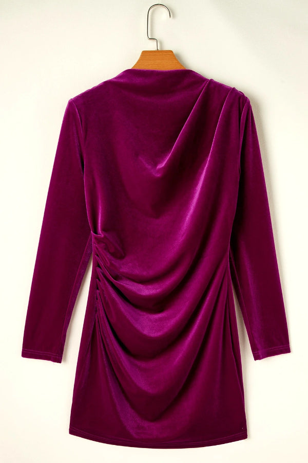 Solange® | Vestido bodycon manga longa em veludo rosa com gola alta e babados