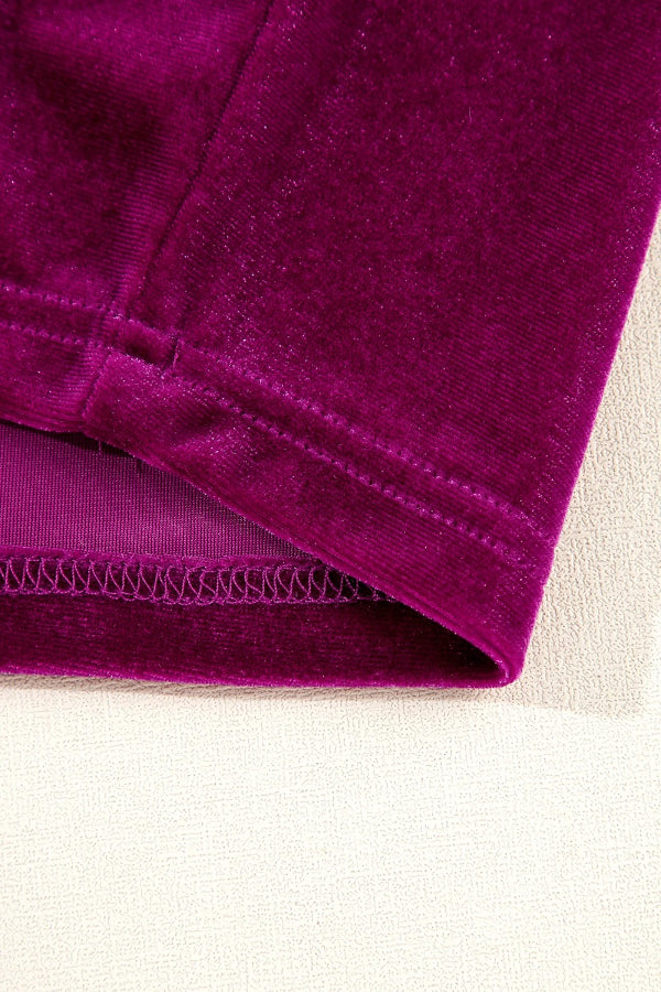 Solange® | Vestido bodycon manga longa em veludo rosa com gola alta e babados