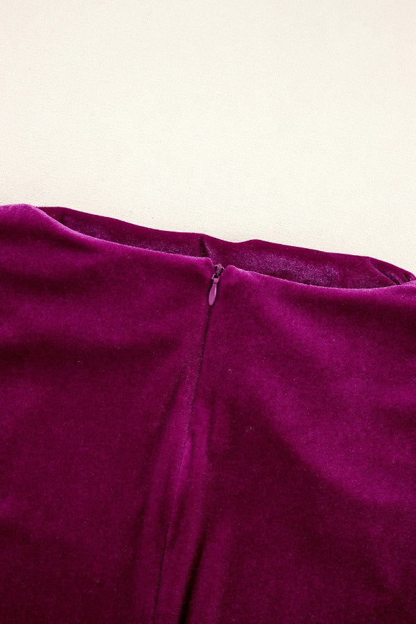 Solange® | Vestido bodycon manga longa em veludo rosa com gola alta e babados