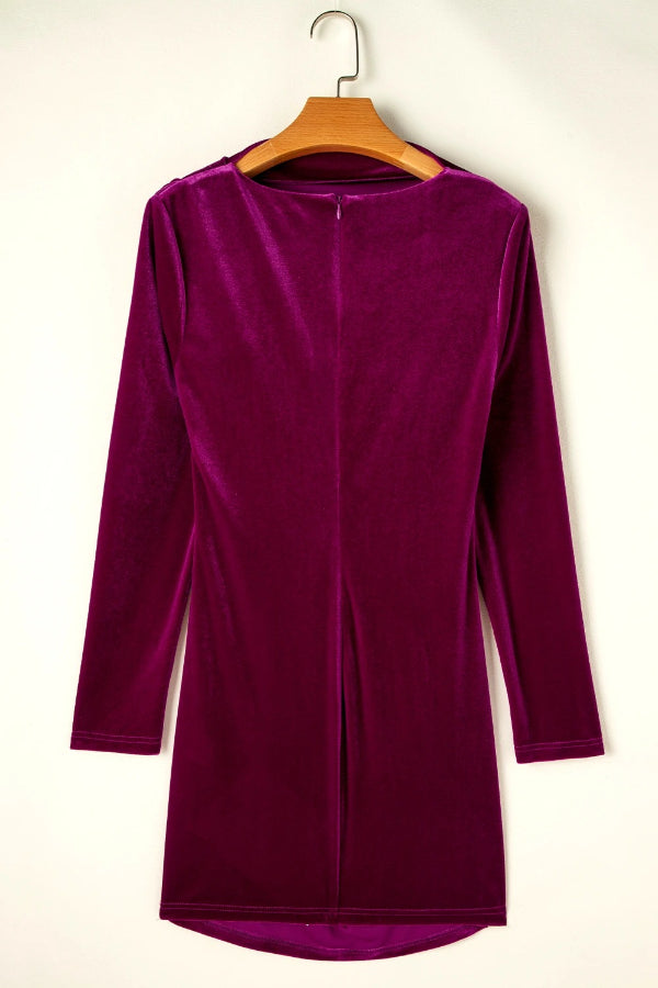 Solange® | Vestido bodycon manga longa em veludo rosa com gola alta e babados